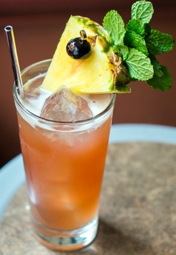 Файл:Сингапурский Слинг Классический (коктейль).jpg