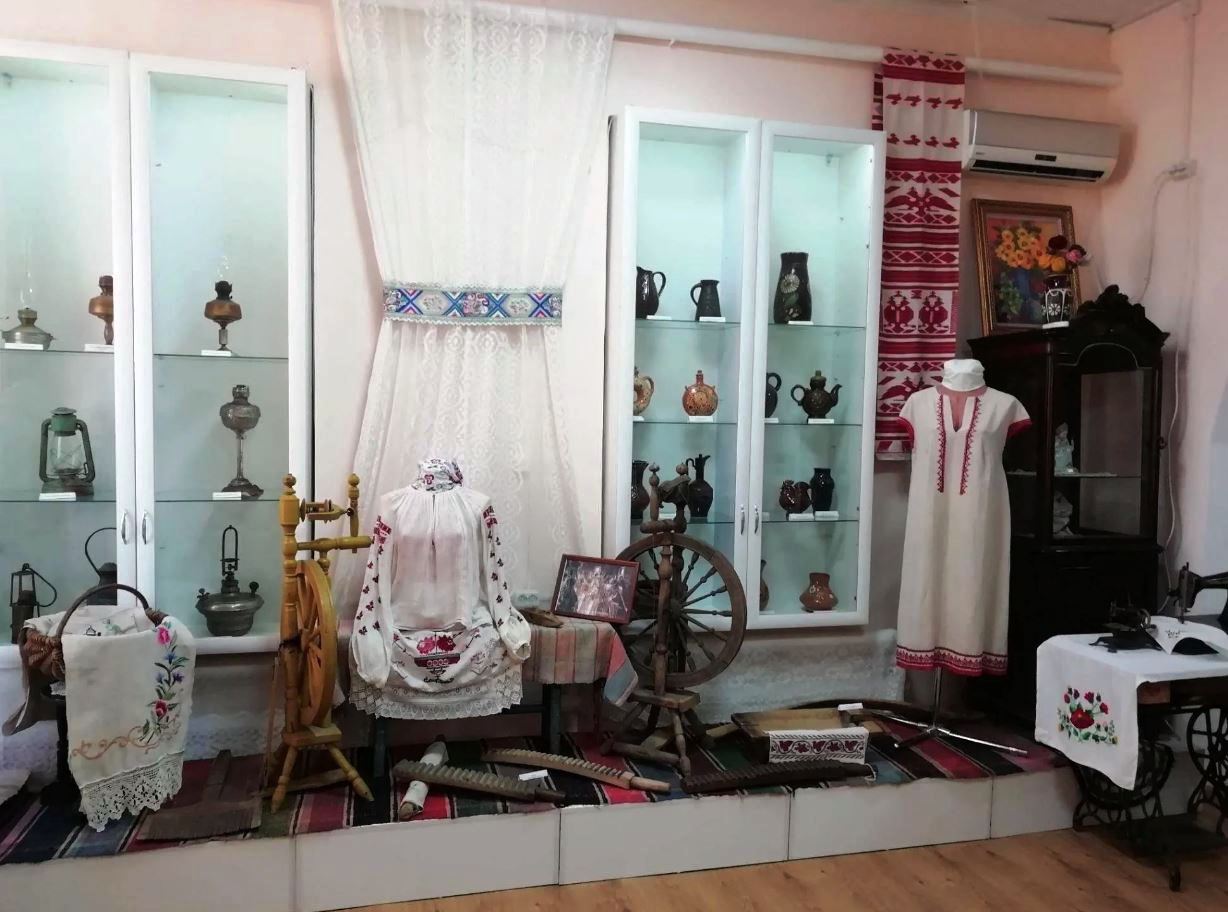 Экспозиция «Зал кубанского быта», фрагмент.