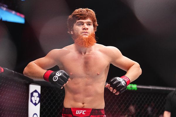 Шара Буллет в октагоне.jpg