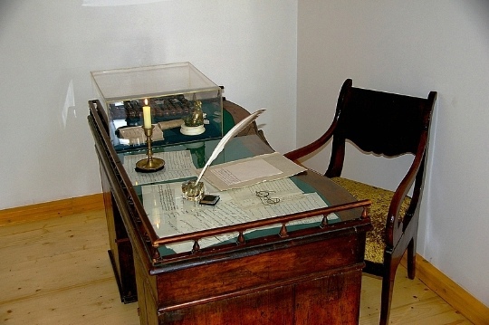 Фрагмент экспозиции, кабинет отца