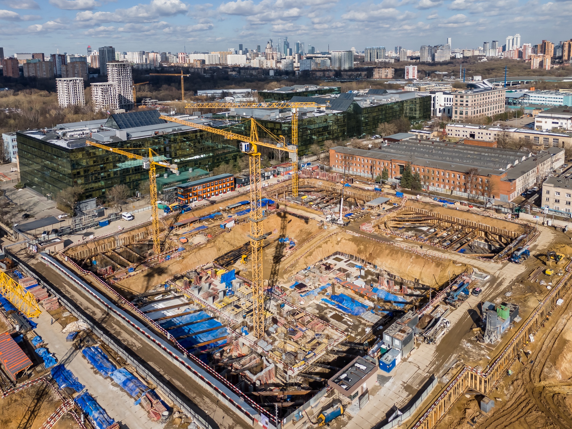 Возведение подземной части первого урбан-блока, апрель 2025 года.
