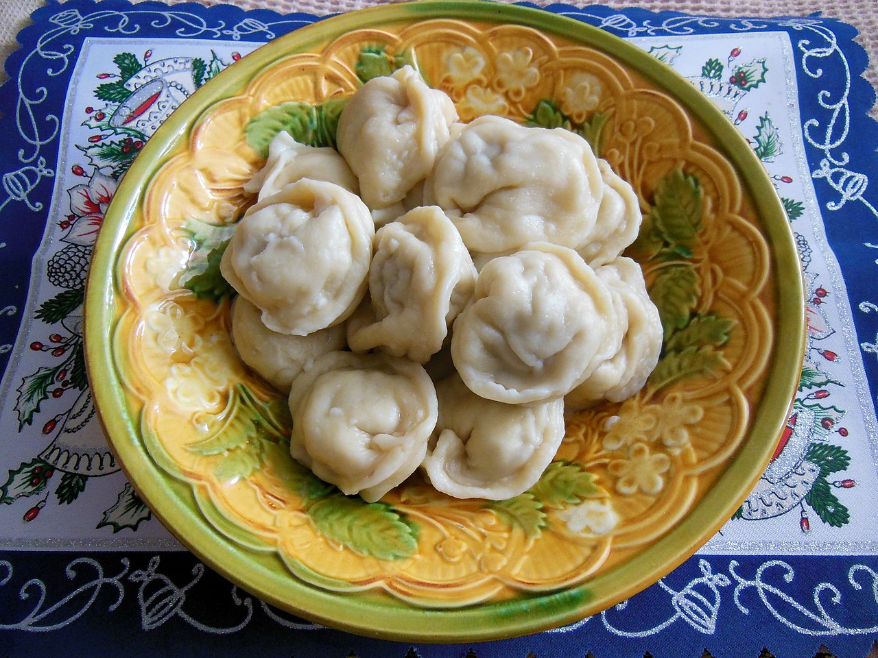 Файл:Dumplings. Meat dumplings. Russia_2.jpg