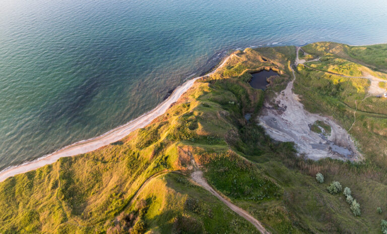 Файл:Грязевой вулкан на мысе Пекла.jpg