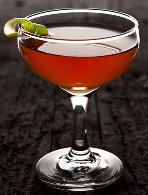 Файл:Дюбонне Манхэттен (коктейль).jpg