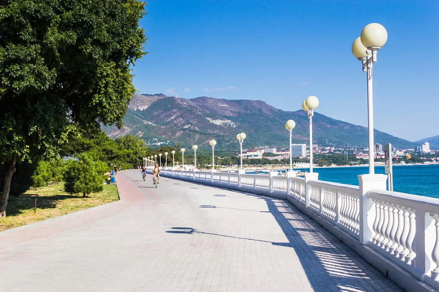 Файл:Набережная Геленджика.jpeg