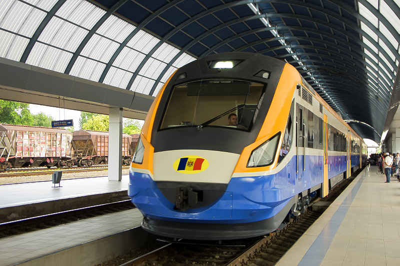 Поезд D1M на вокзале Кишинёва.jpg