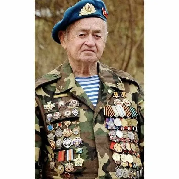 Файл:Геннадий Юшкевич.webp